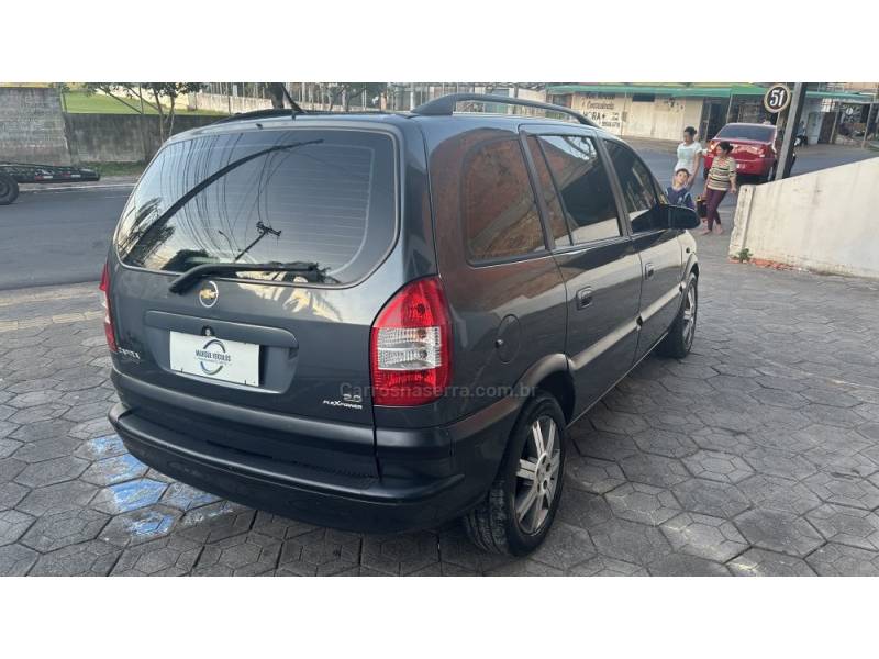 CHEVROLET - ZAFIRA - 2009/2009 - Cinza - R$ 17.900,00